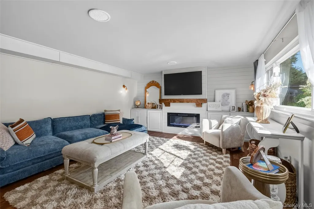 2 Edgewood Drive Saugerties NY 12477