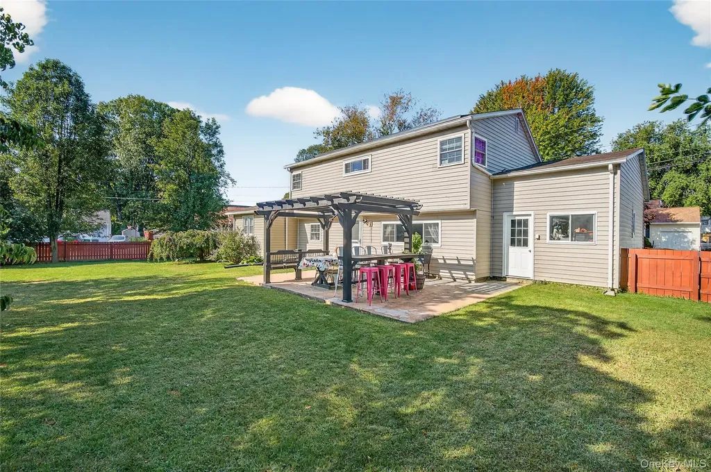 2 Edgewood Drive Saugerties NY 12477