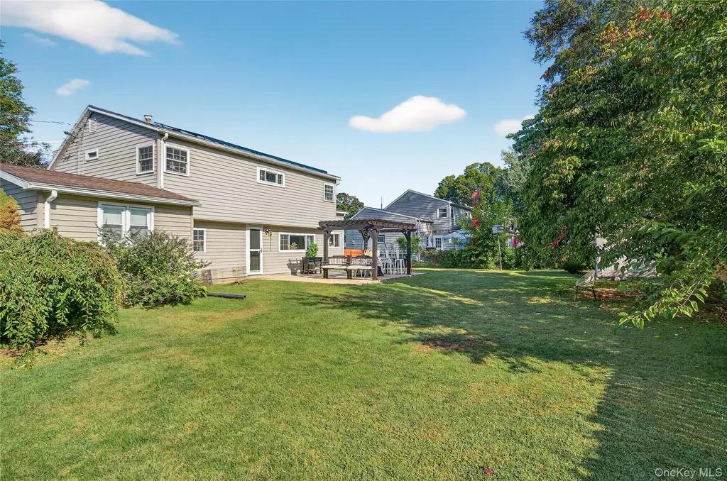 2 Edgewood Drive Saugerties NY 12477