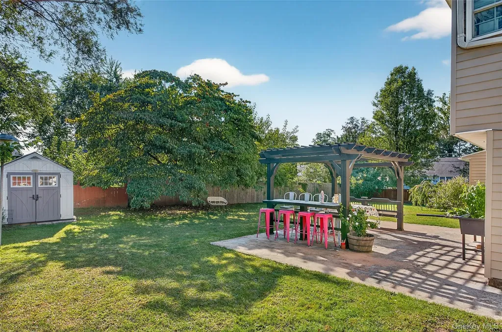 2 Edgewood Drive Saugerties NY 12477