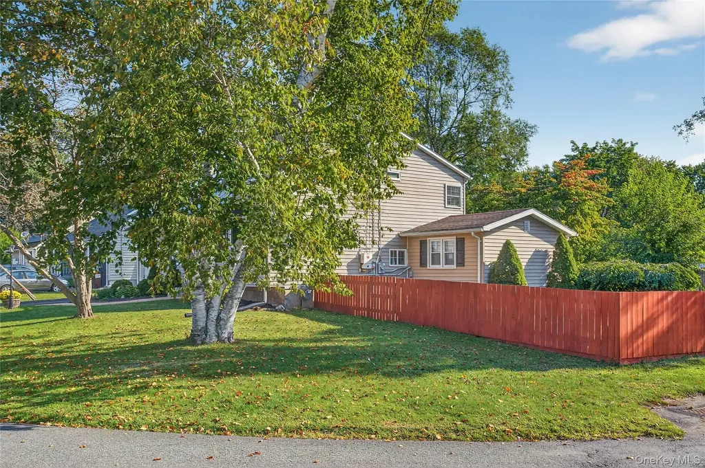 2 Edgewood Drive Saugerties NY 12477