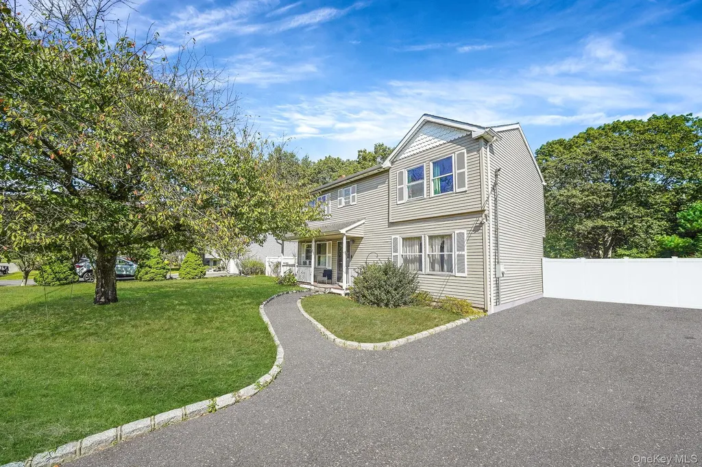 35 Maple Avenue Bellport NY 11713