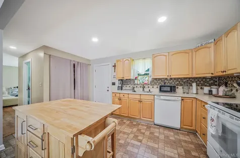 35 Maple Avenue Bellport NY 11713