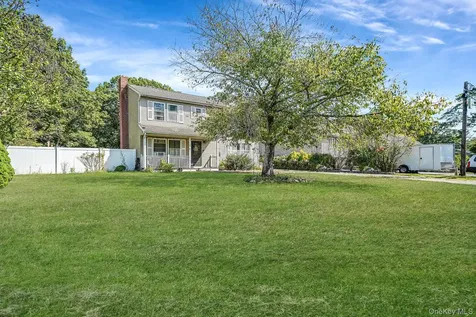35 Maple Avenue Bellport NY 11713