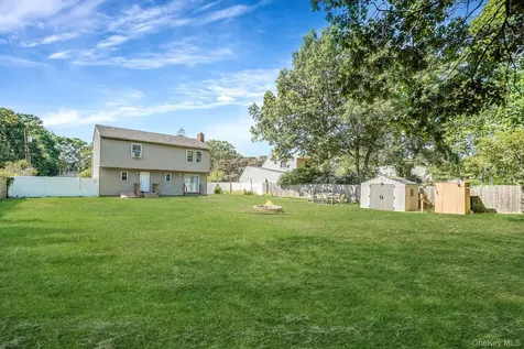 35 Maple Avenue Bellport NY 11713
