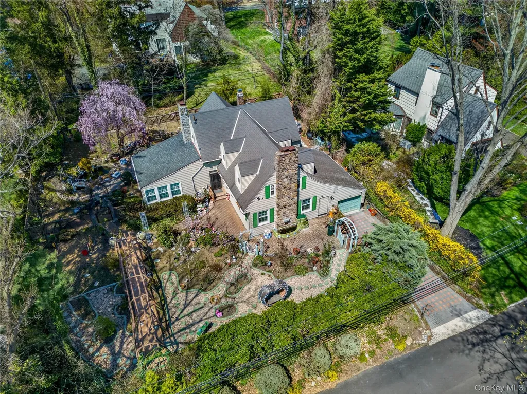 16 Ascot Ridge Road Great Neck NY 11021
