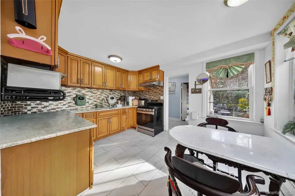 16 Ascot Ridge Road Great Neck NY 11021