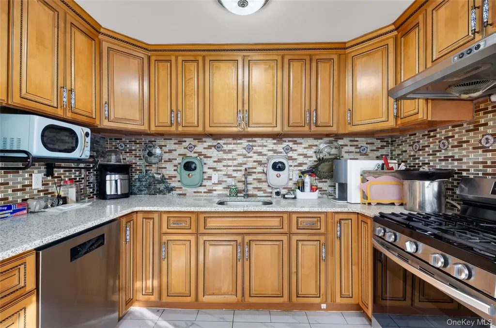 16 Ascot Ridge Road Great Neck NY 11021