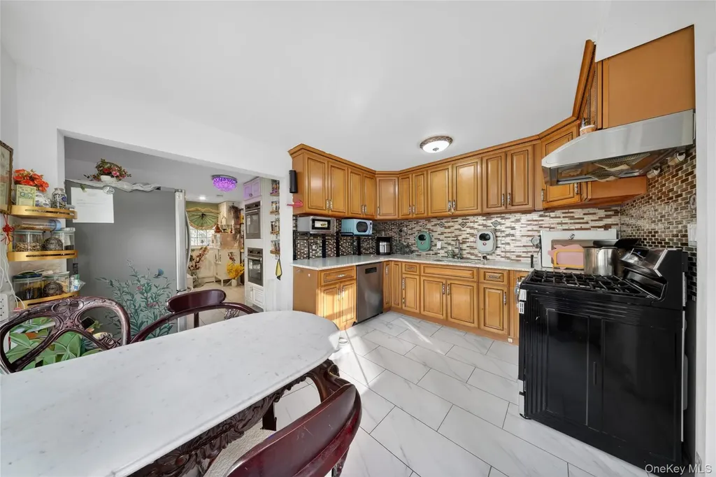 16 Ascot Ridge Road Great Neck NY 11021