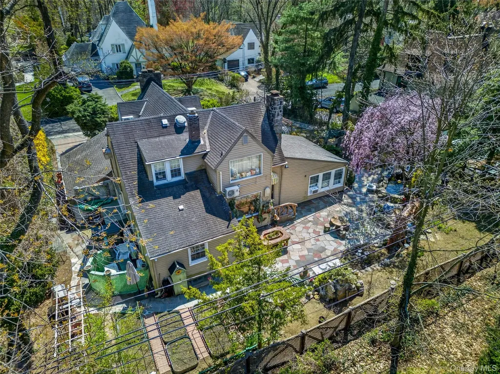 16 Ascot Ridge Road Great Neck NY 11021