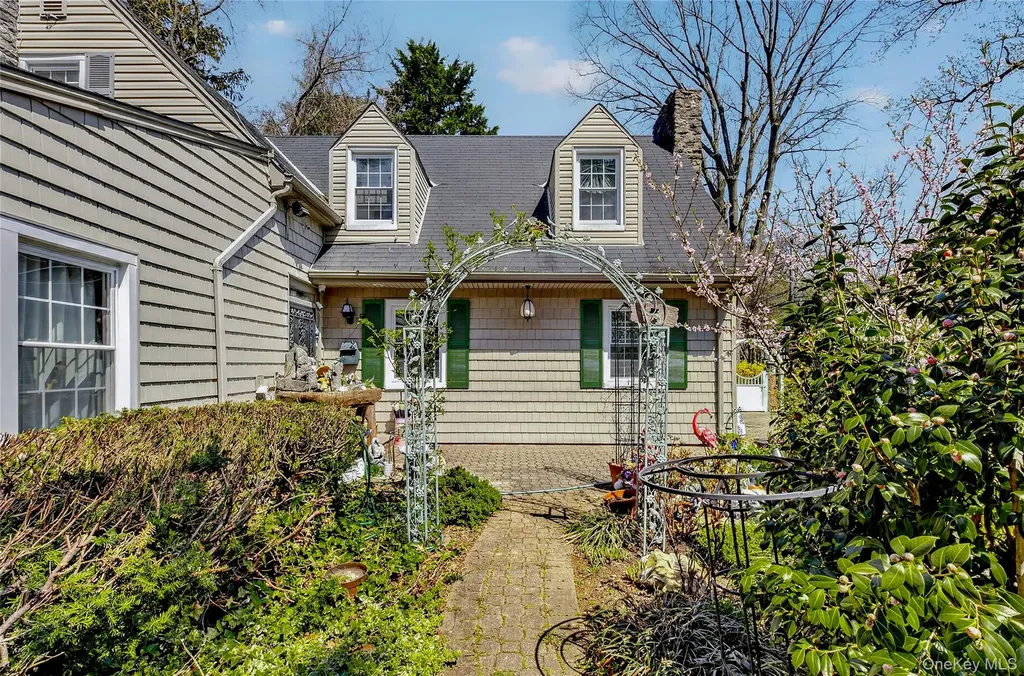 16 Ascot Ridge Road Great Neck NY 11021