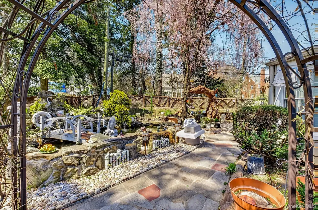 16 Ascot Ridge Road Great Neck NY 11021