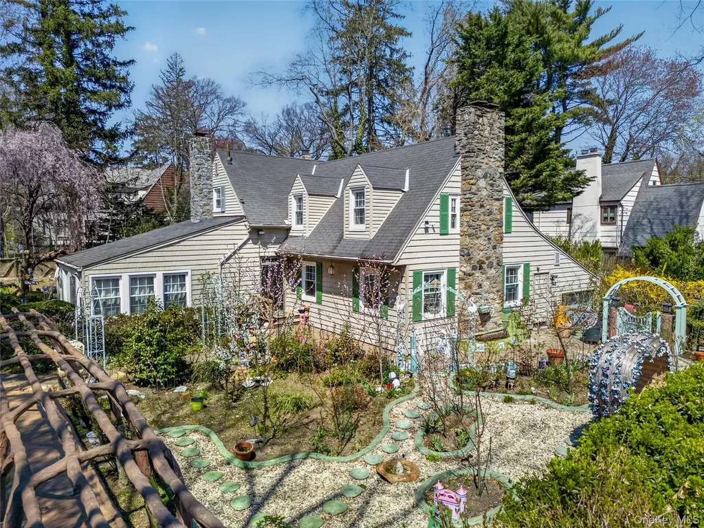 16 Ascot Ridge Road Great Neck NY 11021