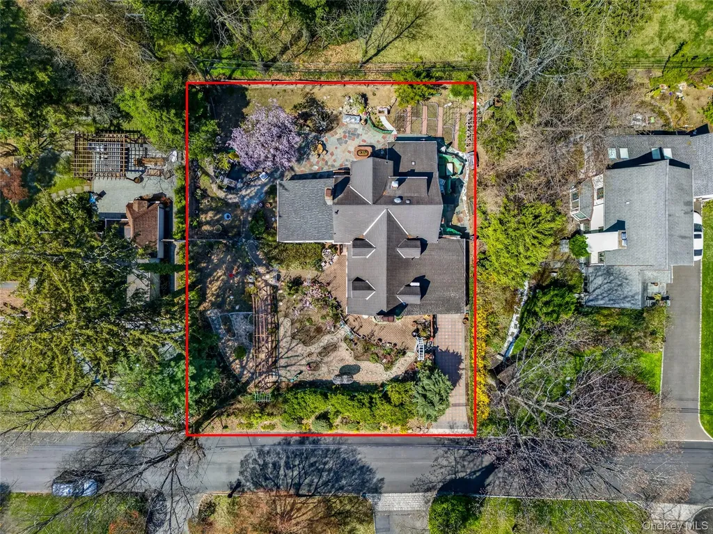 16 Ascot Ridge Road Great Neck NY 11021