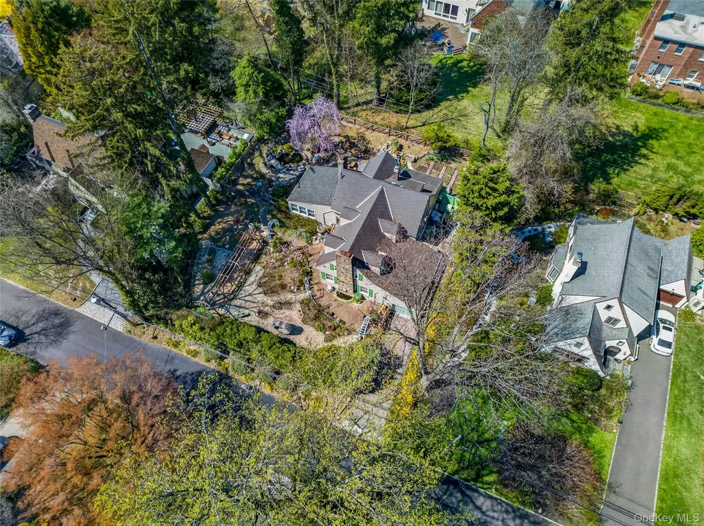 16 Ascot Ridge Road Great Neck NY 11021