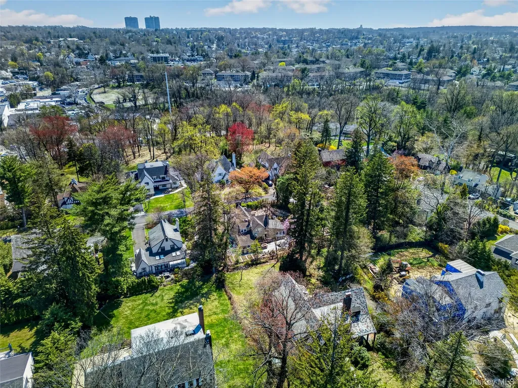 16 Ascot Ridge Road Great Neck NY 11021