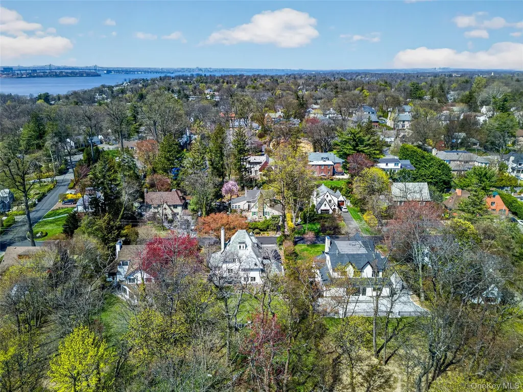 16 Ascot Ridge Road Great Neck NY 11021