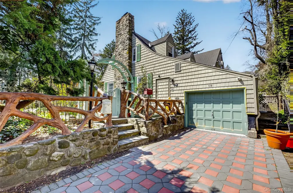16 Ascot Ridge Road Great Neck NY 11021