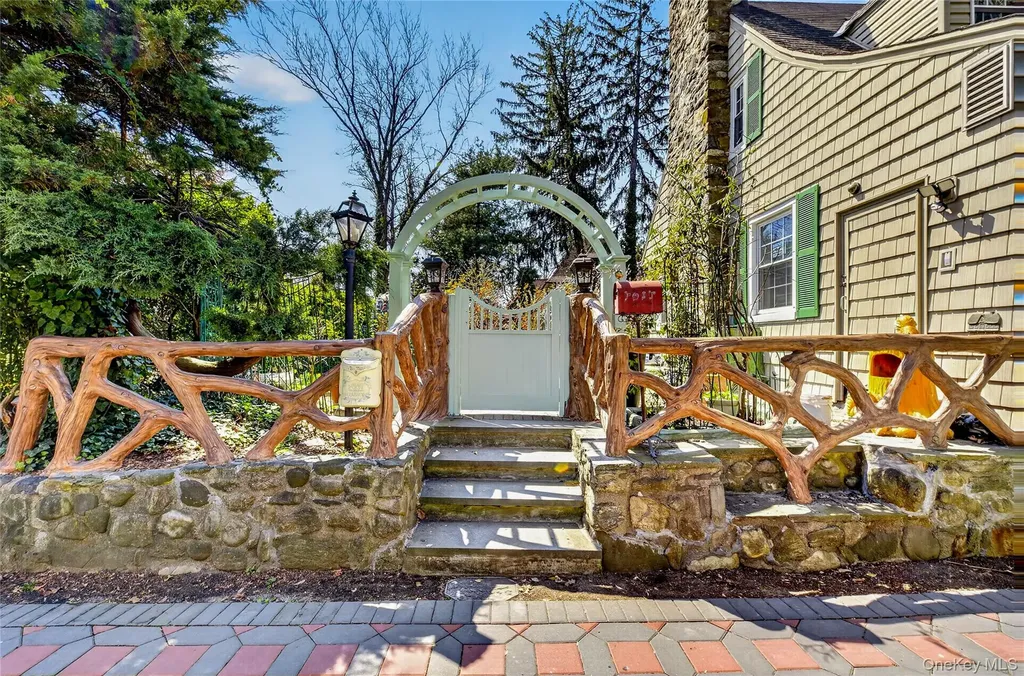 16 Ascot Ridge Road Great Neck NY 11021