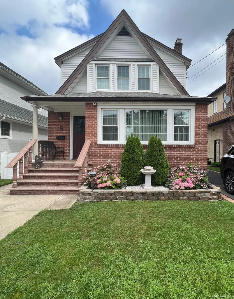 5 Lawrence Avenue Lynbrook NY 11563