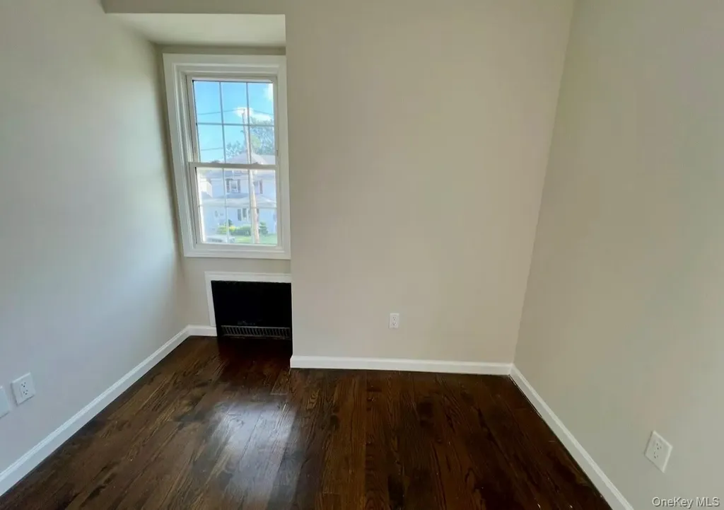 5 Lawrence Avenue Lynbrook NY 11563