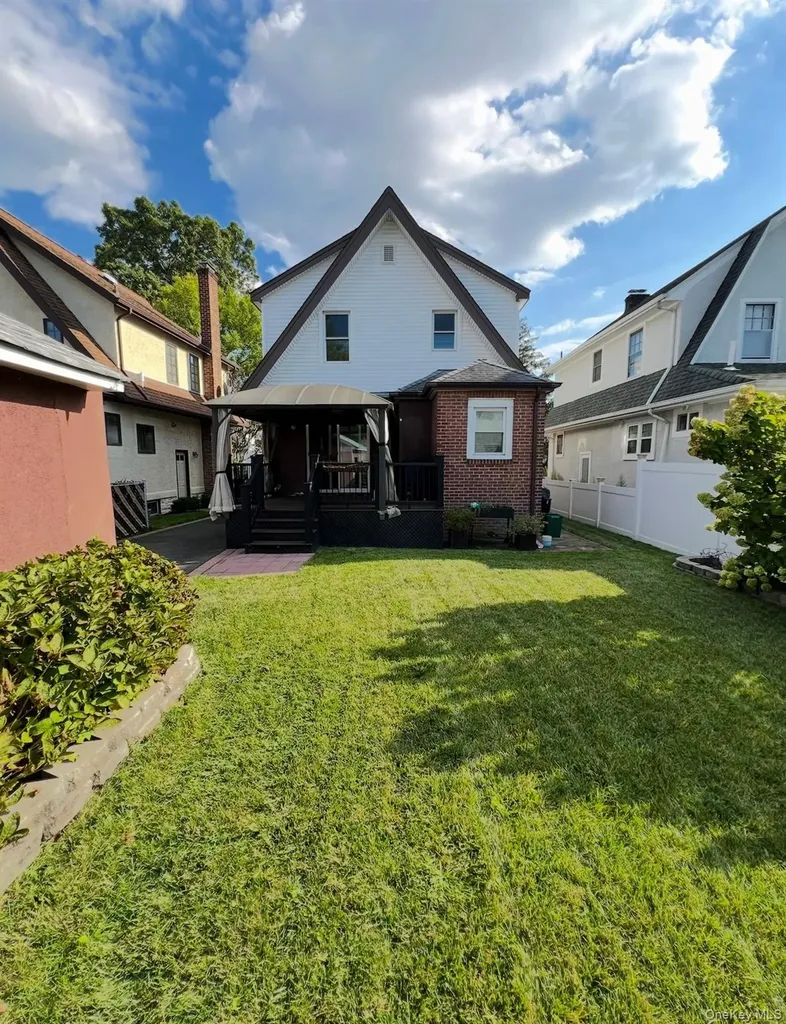 5 Lawrence Avenue Lynbrook NY 11563