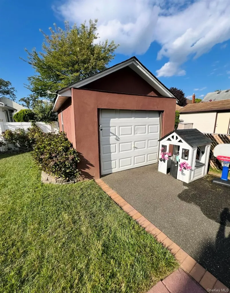 5 Lawrence Avenue Lynbrook NY 11563