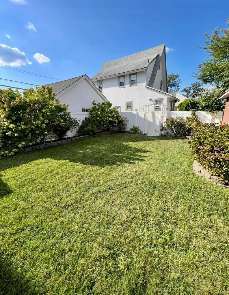 5 Lawrence Avenue Lynbrook NY 11563