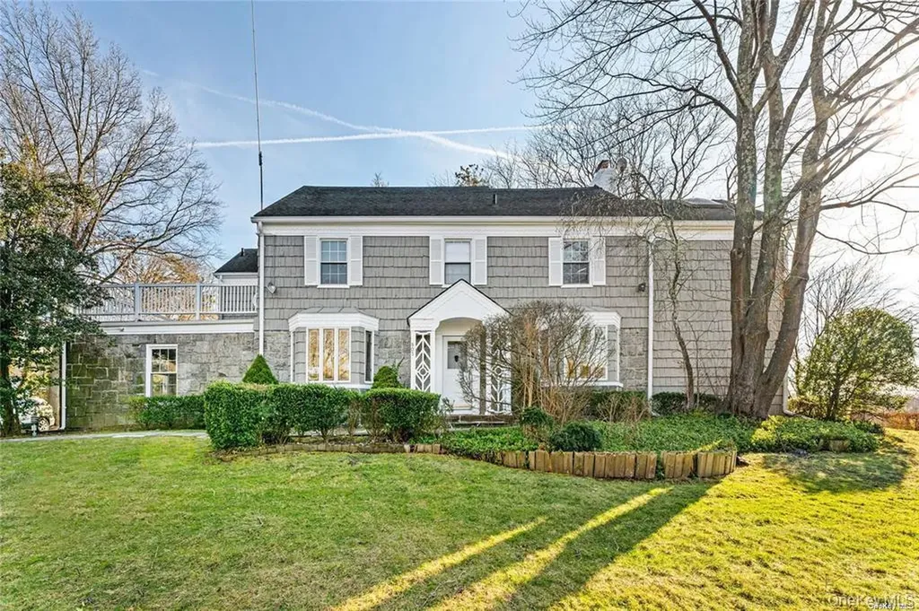 803 Barberry Lane Woodsburgh NY 11598