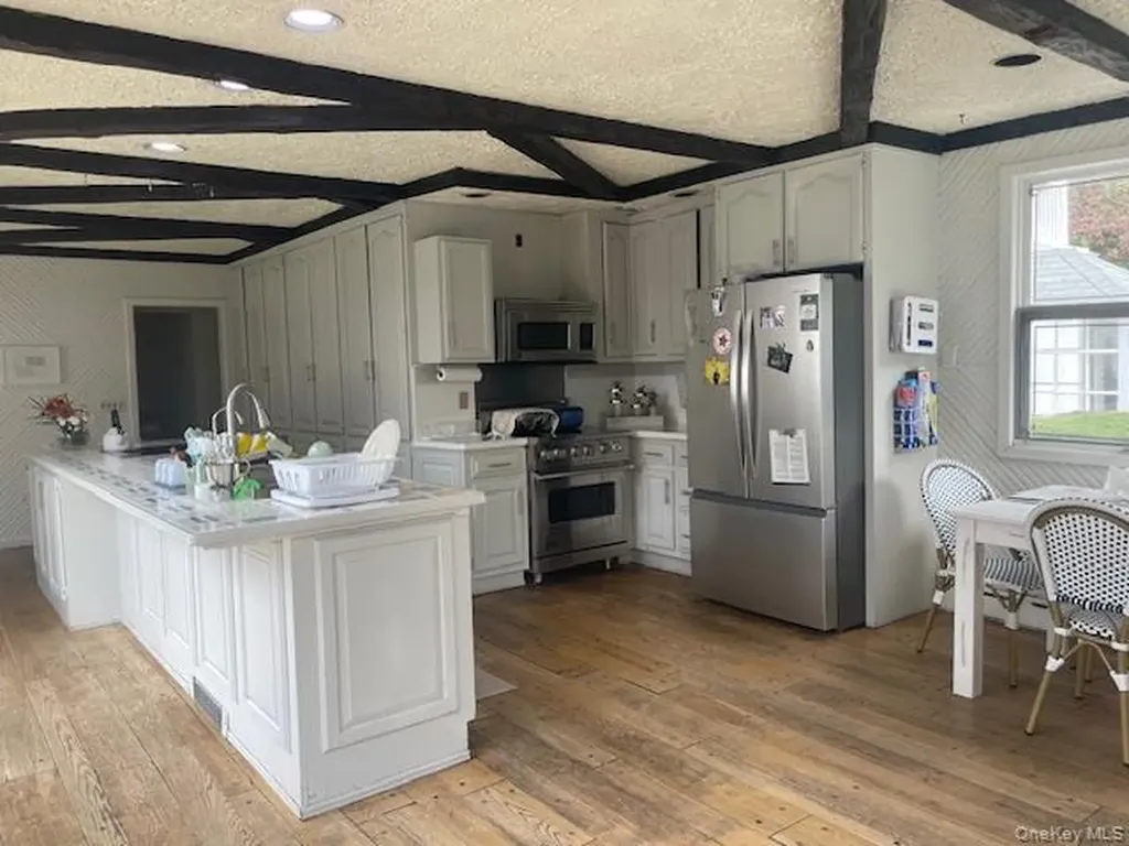 803 Barberry Lane Woodsburgh NY 11598