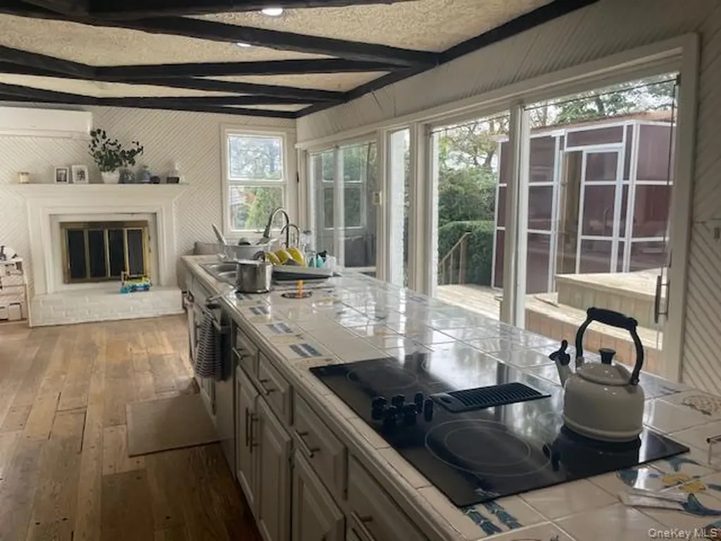803 Barberry Lane Woodsburgh NY 11598