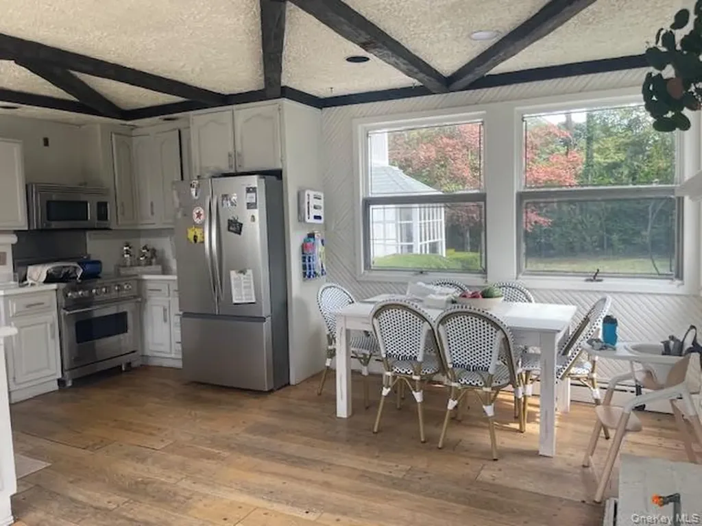 803 Barberry Lane Woodsburgh NY 11598