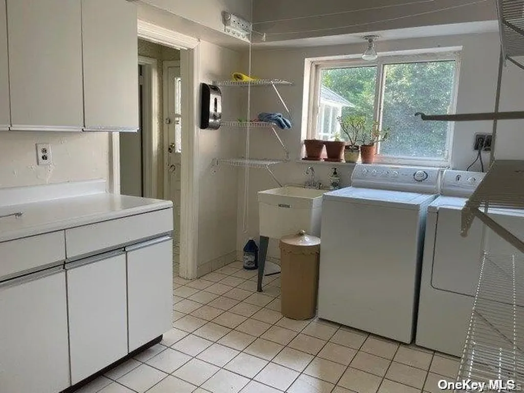 803 Barberry Lane Woodsburgh NY 11598