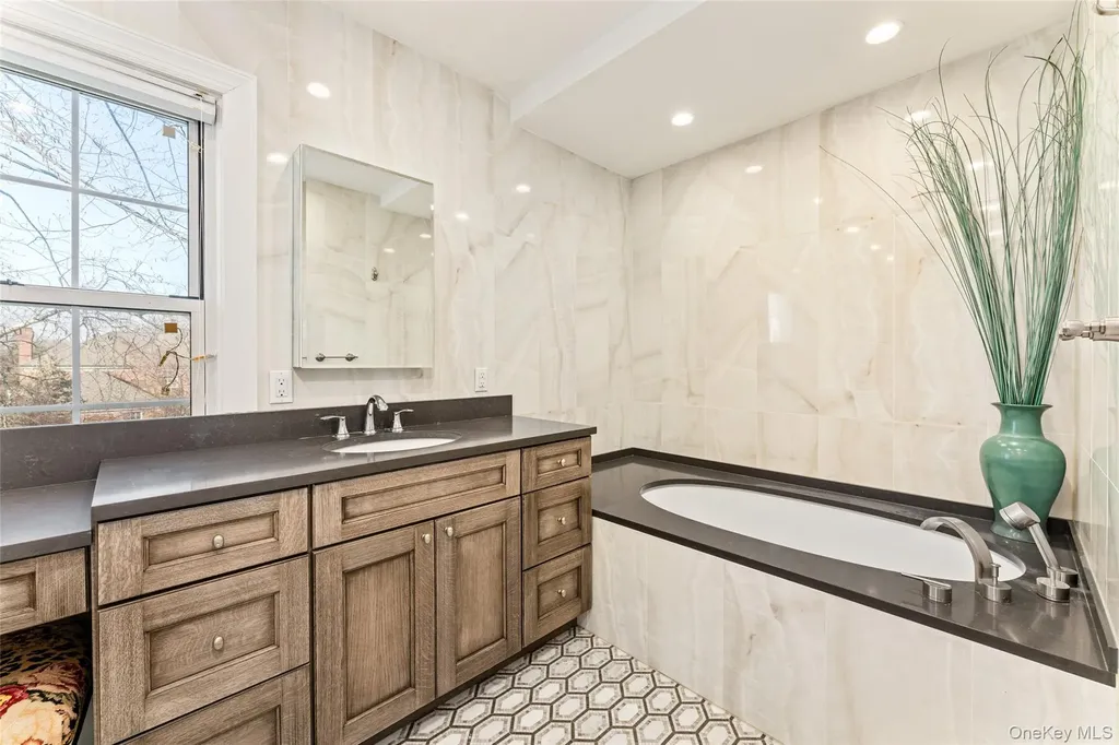 803 Barberry Lane Woodsburgh NY 11598