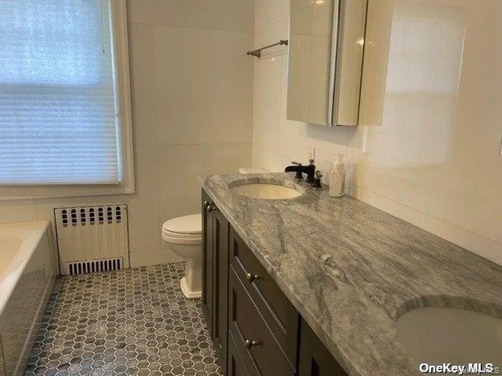 803 Barberry Lane Woodsburgh NY 11598