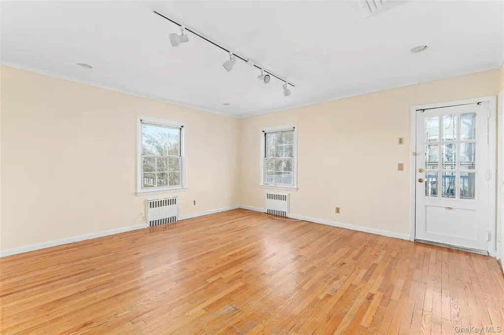 803 Barberry Lane Woodsburgh NY 11598