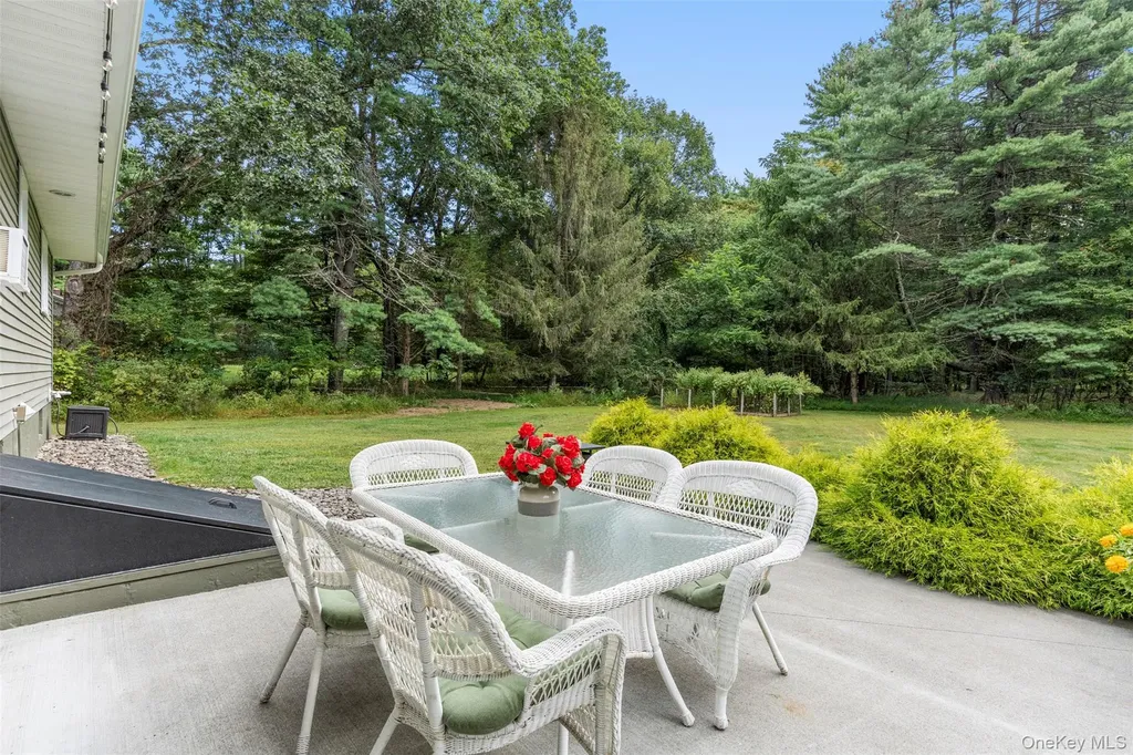 222 Queens Highway Kerhonkson NY 12446
