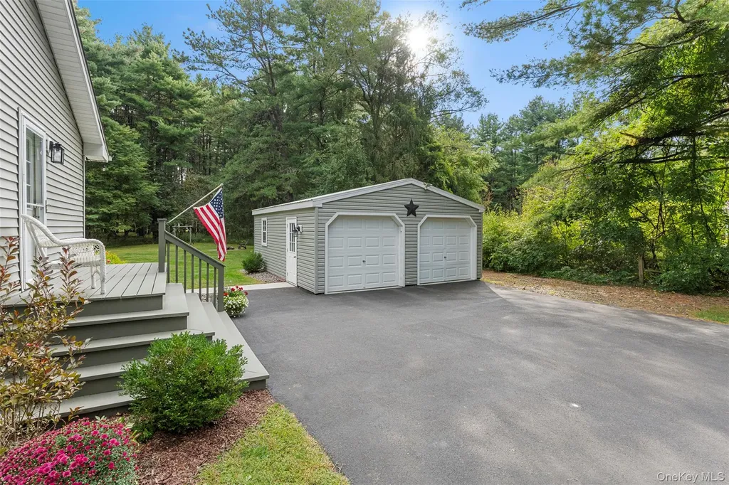 222 Queens Highway Kerhonkson NY 12446