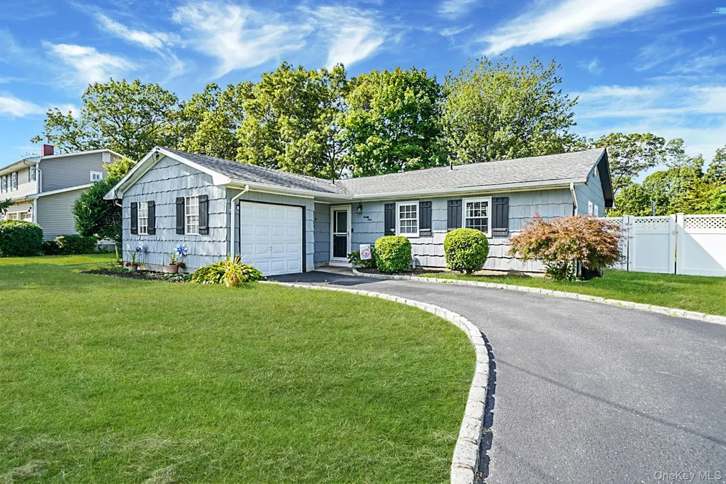 21 Coleridge Road Holbrook NY 11741