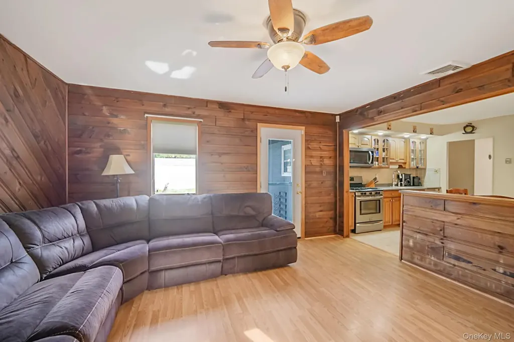 21 Coleridge Road Holbrook NY 11741