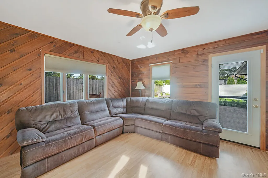 21 Coleridge Road Holbrook NY 11741