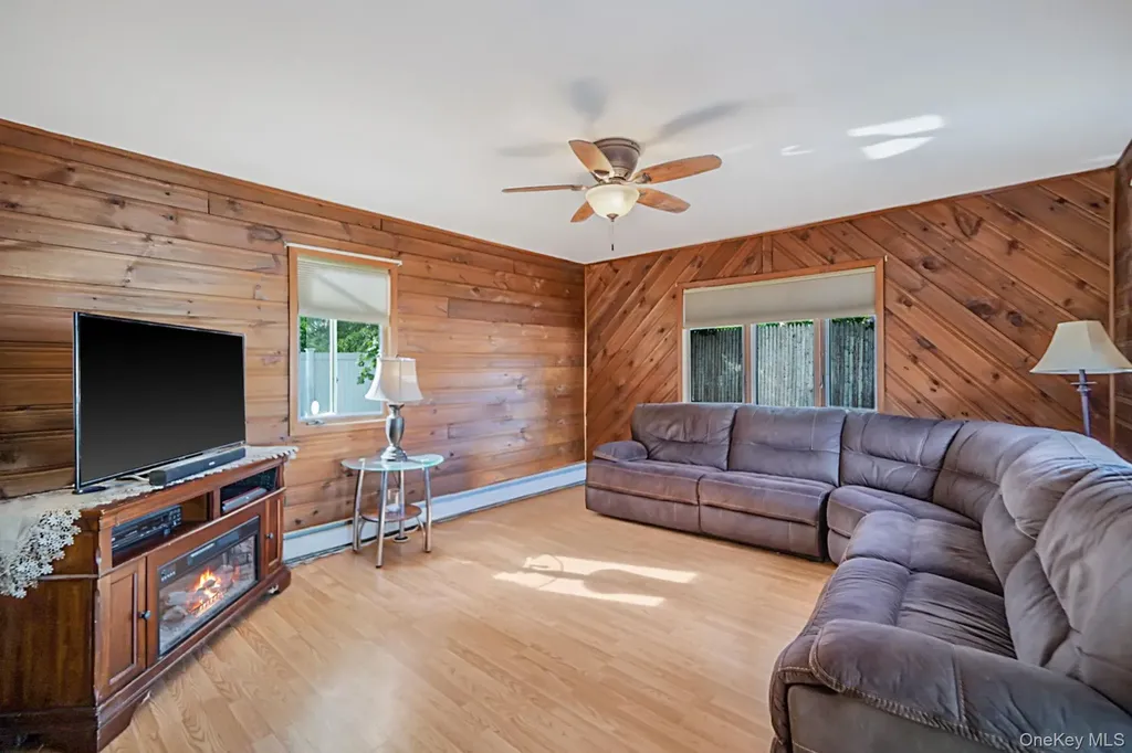 21 Coleridge Road Holbrook NY 11741