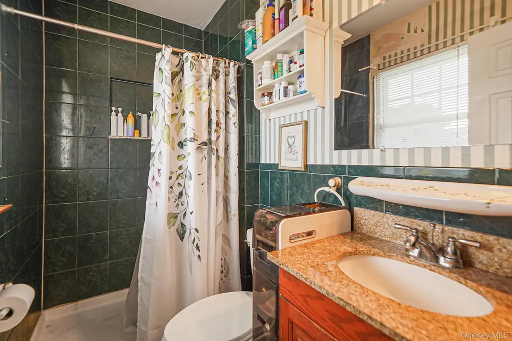 21 Coleridge Road Holbrook NY 11741