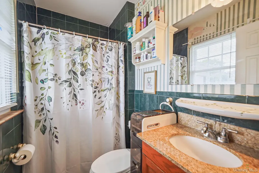 21 Coleridge Road Holbrook NY 11741