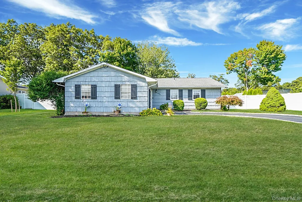 21 Coleridge Road Holbrook NY 11741