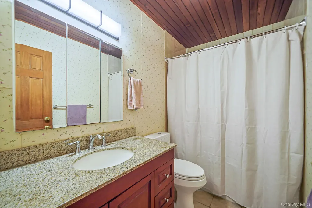 21 Coleridge Road Holbrook NY 11741
