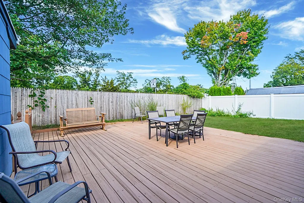 21 Coleridge Road Holbrook NY 11741