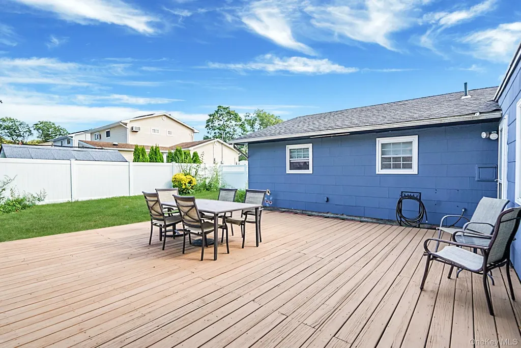 21 Coleridge Road Holbrook NY 11741