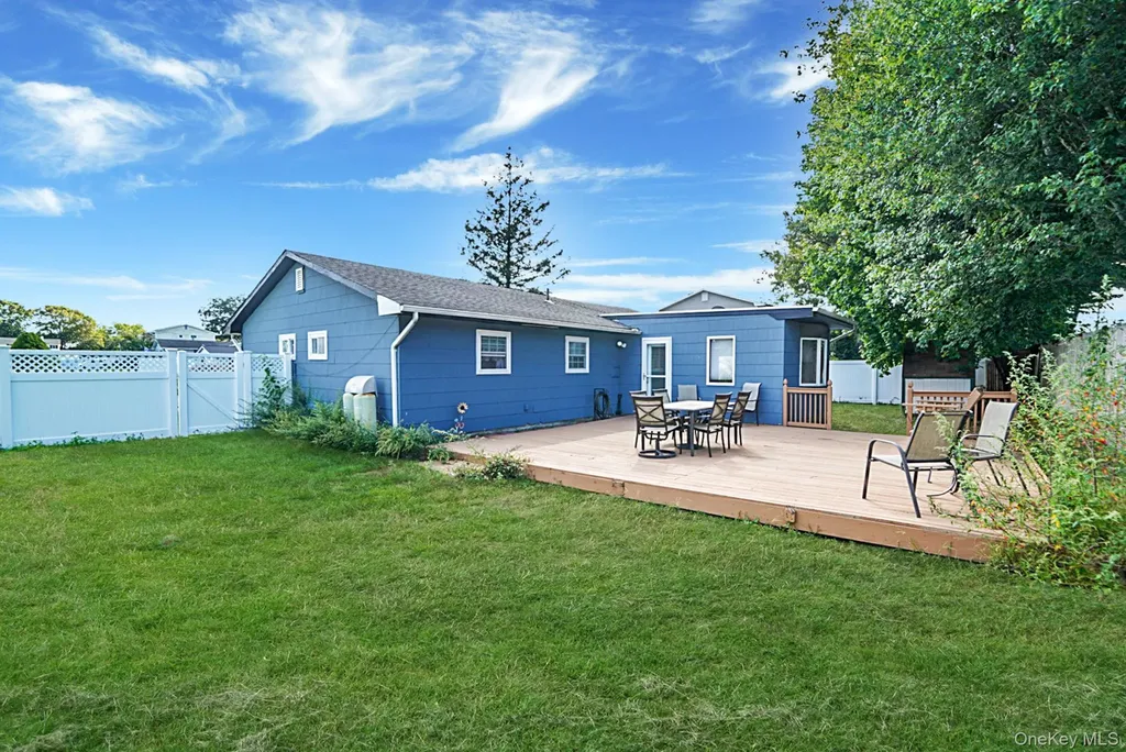 21 Coleridge Road Holbrook NY 11741