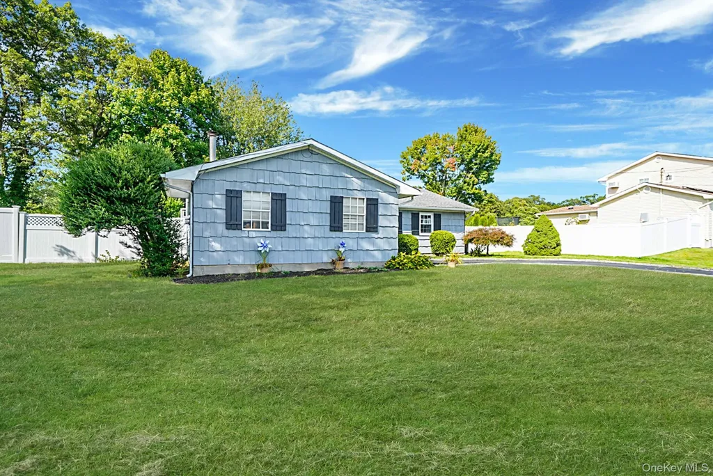 21 Coleridge Road Holbrook NY 11741